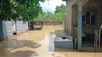 Copeco reportó de forma preliminar que entre 40 y 50 familias resultaron afectadas por las precipitaciones y el desbordamiento de un río secundario.