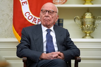 En 1977, Rupert Murdoch adquirió la empresa matriz de New York Magazine, una historia que conecta dos generaciones con la revista (AP foto/Evan Vucci)