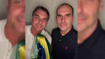 Eduardo Bolsonaro publicó una foto con Flávio tras reencontrarse en EEUU y afirmó: “Incluso desde fuera, no abandonaremos Brasil”
