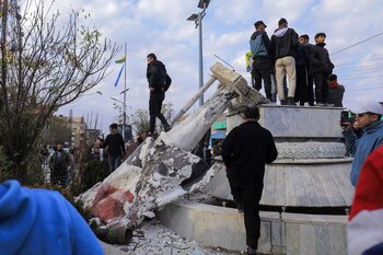 Kurdos sirios celebran junto a