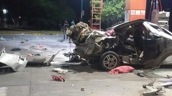 El auto tras la explosión