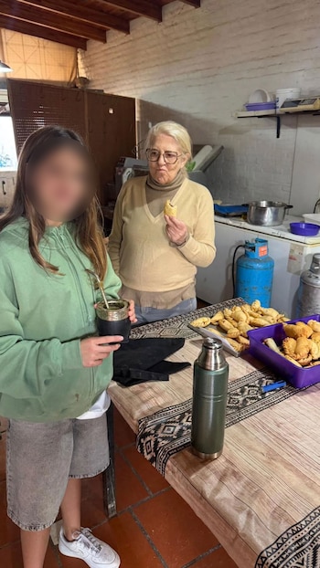 El padre de Mauro Icardi vendió locro y empanadas por el 25 de mayo: los precios y cuánto recaudó