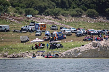 El accidente ocurrió cerca de Loma Bonita cuando la embarcación, diseñada para seis ocupantes, se volteó y activó un despliegue continuo de rescate en la frontera de Hidalgo y Querétaro. Crédito: Protección Civil El marqués