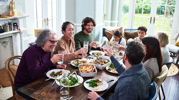 Comer juntos o comensalidad, parece