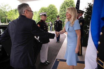 El embajador Roberto Flores Bermúdez fue recibido en Estados Unidos durante la presentación oficial de sus Cartas Credenciales como representante diplomático de Honduras. (FOTO: Cancillería Honduras)