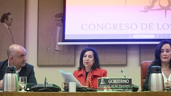 Robles afirma que la restricción en bases de EEUU "no rompe vínculo con la OTAN ni la responsabilidad de España"