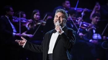 Manuel Mijares celebró 40 años de carrera con espectacular concierto sinfónico en el Auditorio Nacional
