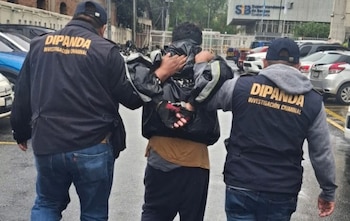 La Policía Nacional Civil detuvo a un presunto integrante del Barrio 18 por exigir Q30 mil a una víctima en Santa Catarina Pinula.