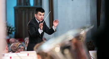 Matteo Pagliari y la Orquesta Filarmónica de La Esperanza en concierto.
