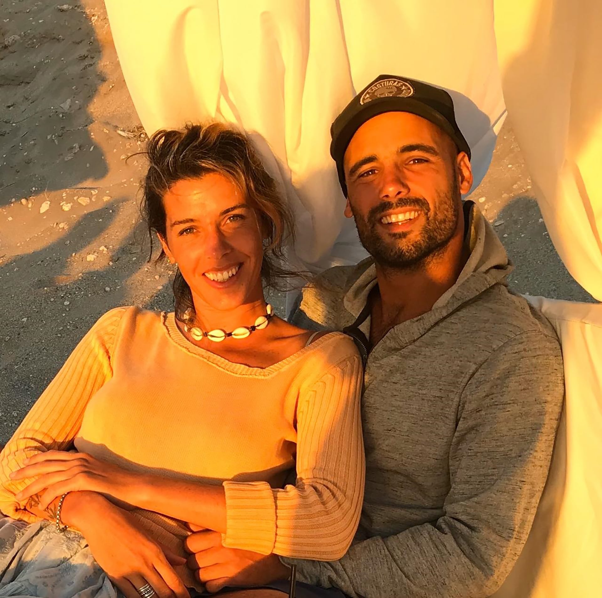 Nicolás junto a Martina, su pareja y con quien se mudó a Aguas Verdes