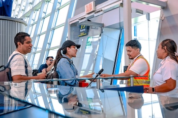 El plan de obras incluyó la edificación de una nueva terminal de llegadas y la ampliación de la zona de check-in. (Cortesía: secretaría de PrensA)
