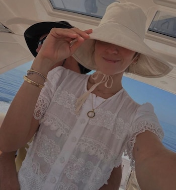 Las fotos dejan ver solo una pequeña parte del rostro del nuevo amor de Andrea Guerrero - crédito Andrea Guerrero / IG