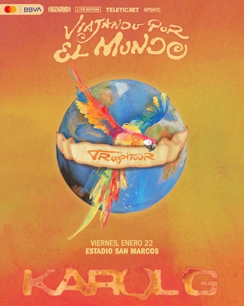 Póster de concierto de Karol G con fondo degradado naranja. Un guacamayo multicolor vuela alrededor de un globo terráqueo sosteniendo un banner con "TROPITOUR"