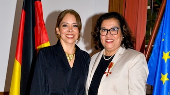 Alemania rinde homenaje a salvadoreña por cambiar la vida de mujeres y familias migrantes