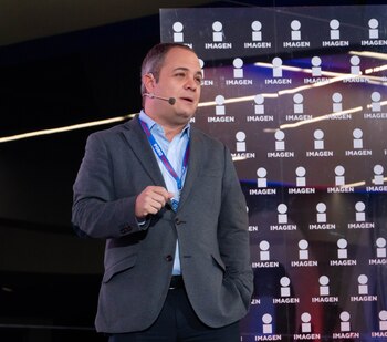 José Manuel Azpiroz Bravo, director