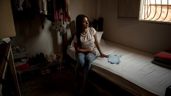 Aydimar Alvarado con un mono