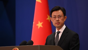 China pide un "paso sin obstáculos" a través del estrecho de Ormuz tras el anuncio de bloqueo por parte de Trump