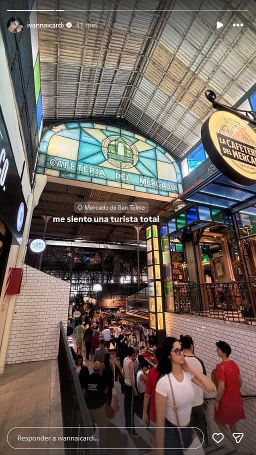 La influencer recorrió el emblemático Mercado de San Telmo, sintiéndose turista en su esperado regreso a Argentina