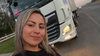 Tiene 27 años, se abrió camino en una profesión de hombres e hizo del camión su hogar: “Gano el triple que en mi anterior trabajo”