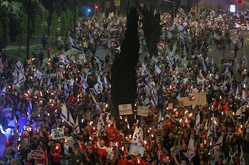 El pedido llegó en medio de las multitudinarias protestas que tienen lugar desde hace días en el país (RUETERS)