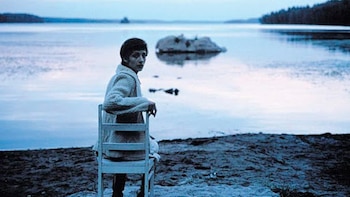 Llega a Netflix una de las películas más importantes del cine español moderno: un peculiar romance que supuso el primer gran papel de Najwa Nimri