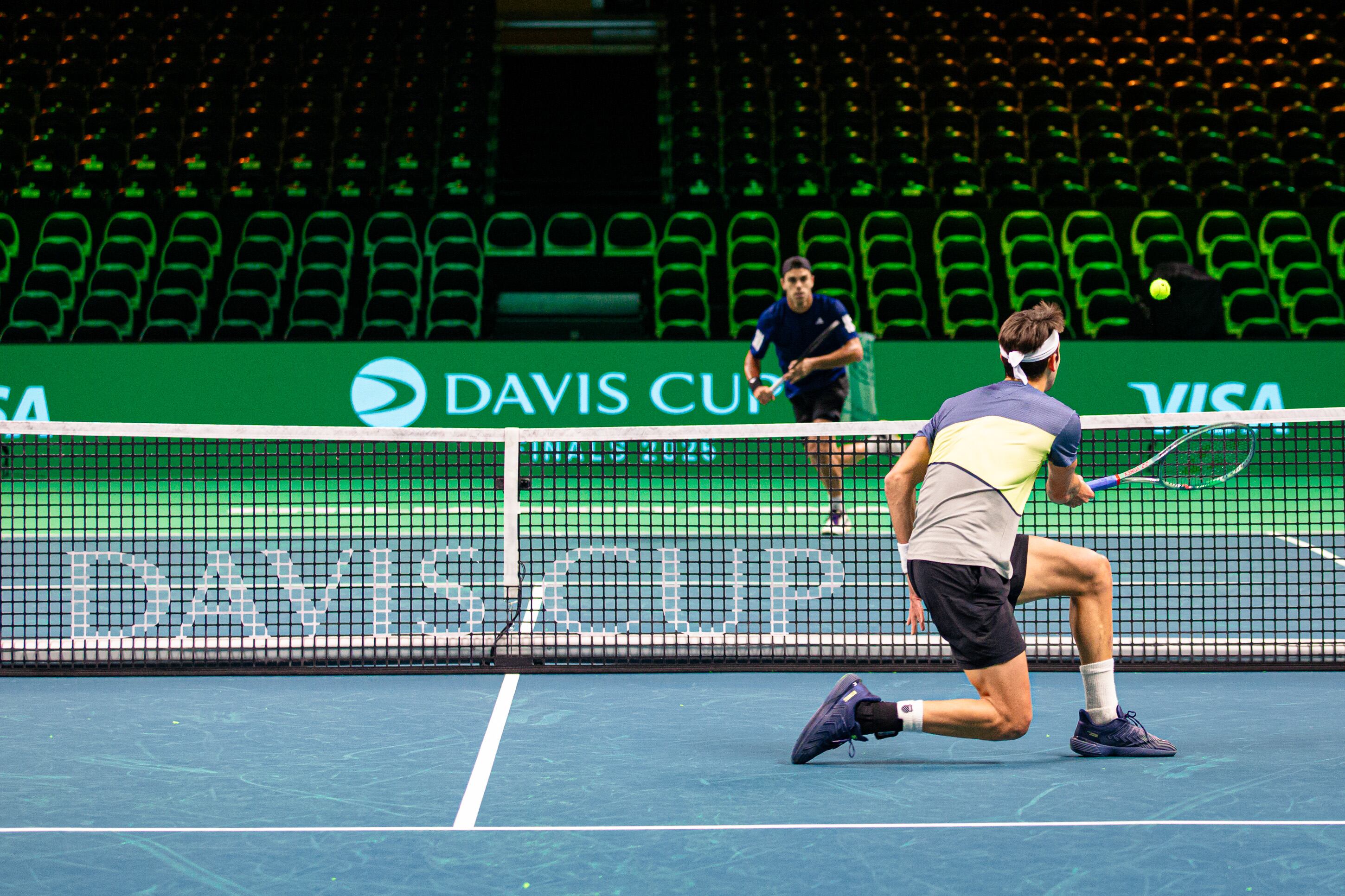 Francisco Cerúndolo y Tomás Etcheverry, durante la práctica previa al cruce con Alemania (Prensa AAT)