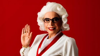 El teatro se transforma en Senado, Ernesto Pimentel lidera una sátira política desde Miraflores.