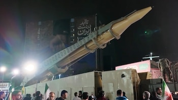 El régimen de Irán exhibió misiles en Teherán mientras Trump extendía el alto el fuego en Medio Oriente