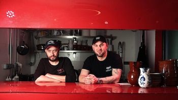 El restaurante en un mercado de Madrid que se convierte en chiringuito este verano: chefs del mundo con menús efímeros desde 16 €