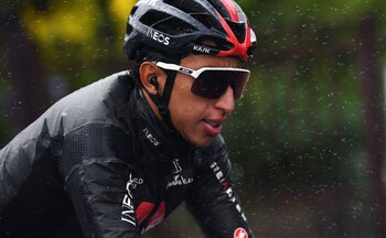 Egan Bernal durante la fuerte