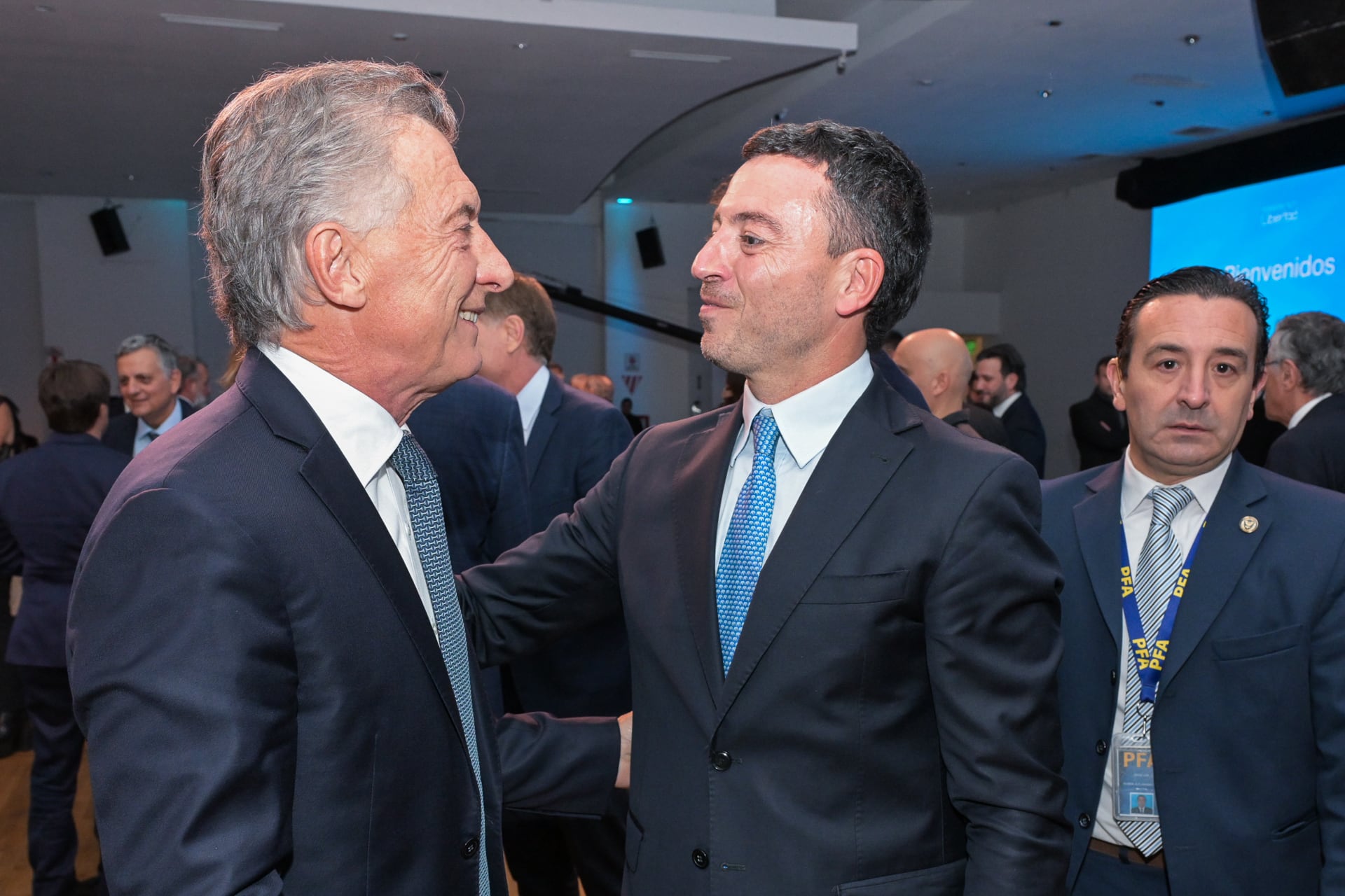Mauricio Macri junto a Rodrigo de Loredo durante la cena de la Fundación Libertad
