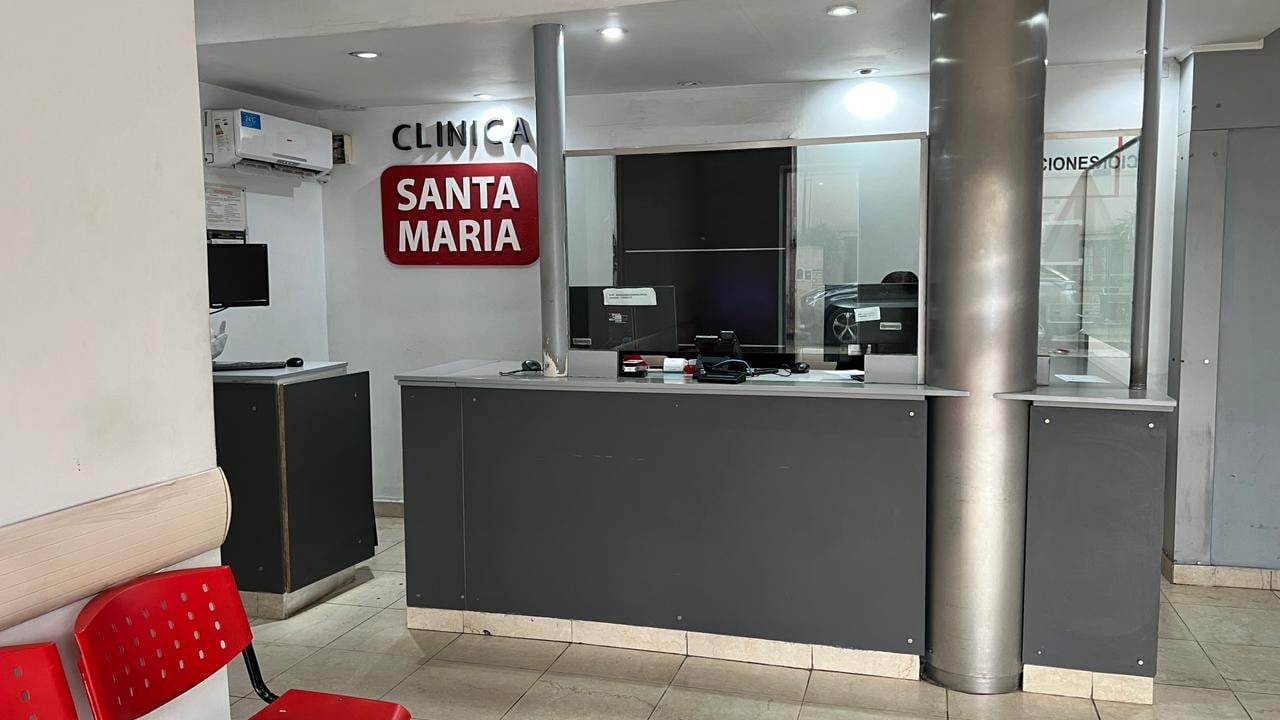 La recepción de la clínica Santa María de Villa Ballester, provincia de Buenos Aires (Gastón Taylor)