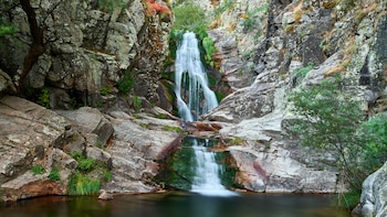 Las 7 cascadas más espectaculares de Madrid: rutas de senderismo en una escapada familiar perfecta para la primavera