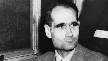 El suicidio de Rudolf Hess en la prisión de Spandau, a los 93 años, mantuvo el misterio sobre los verdaderos motivos de su histórico vuelo