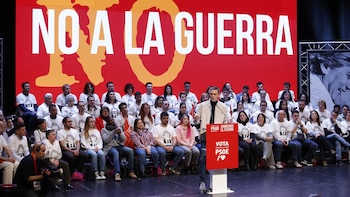 El CIS pregunta por el 'No a la guerra' de Sánchez en su encuesta sobre sexualidad y un 60% apoya no autorizar las bases