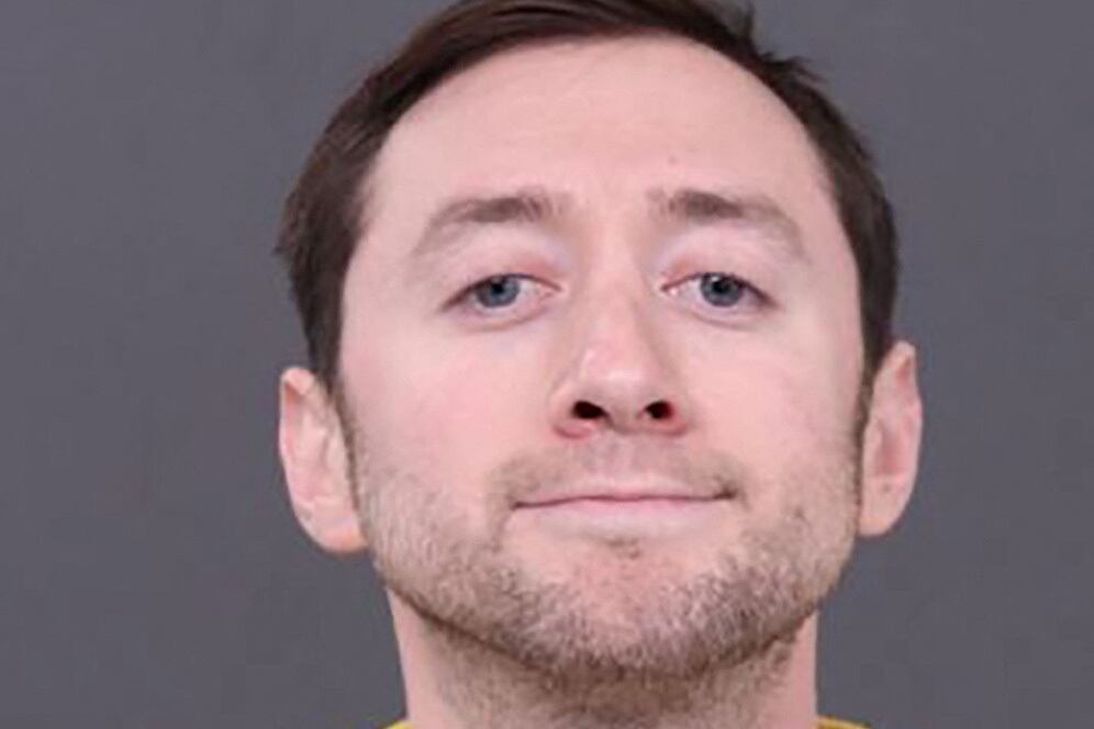 Justin D. Mohn, de 33 años, enfrenta cargos por asesinato y terrorismo tras decapitar a su padre y publicar el video en YouTube, según la fiscalía de Pensilvania. (Oficina del Fiscal del Condado de Bucks/REUTERS)