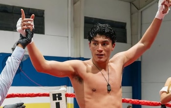 Wyatt Trujillo, boxeador guatemalteco, entrena en un gimnasio acondicionado en el garaje de su casa en Mixco con la meta de llegar a ser campeón mundial de peso supermediano.