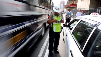 Condenan a policía que pidió