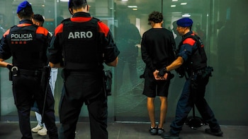 450 identificaciones y 15 objetos requisados ante la convocatoria de 'Blocus' en Barcelona