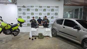 Capturado hombre con material de guerra en vía del Valle del Cauca a pocas horas de la posesión de Abelardo de la Espriella: un fusil, una pistola, proveedores y cientos de cartuchos