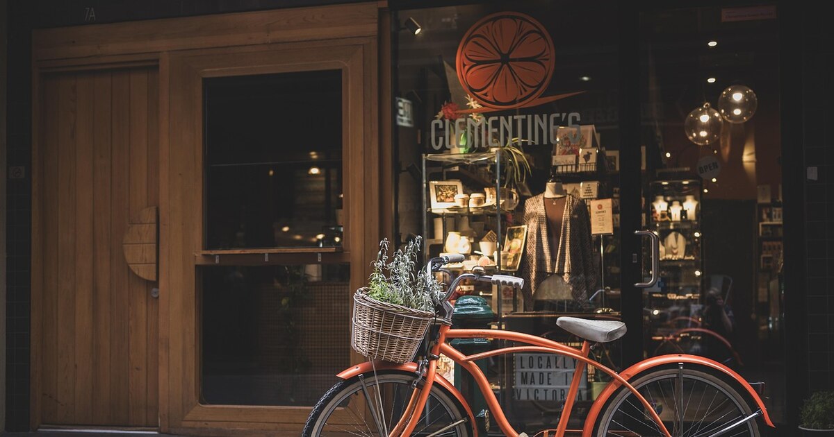 Un Adolescente Viaja al Pasado: Su Vida Imitando la Década de 1940 Cautiva en Argentina