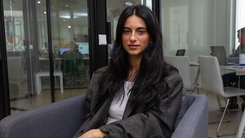 La actriz y cantante Begoña Vargas atiende a Infobae / Foto: Alejandro Higuera López