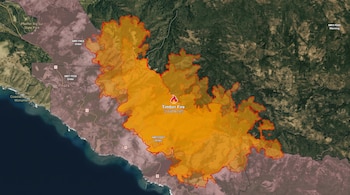 Mapa satelital de California con la costa, Highway 1, el incendio Timber Fire, Pfeiffer Big Sur State Park, Post y zonas de evacuación.