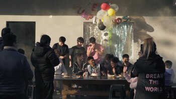 La película explora la integración