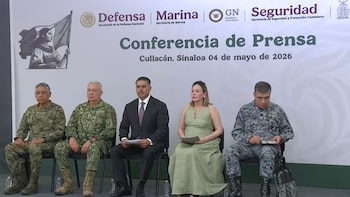 La reunión estuvo encabezada por el secretario de Seguridad, Omar García Harfuch, y contó con la presencia de los titulares de Defensa, Ricardo Trevilla Trejo; Marina, Raymundo Morales Ángeles, y Guardia Nacional, Guillermo Briseño Lobera. (Crédito: captura de pantalla | Gobierno de México)
