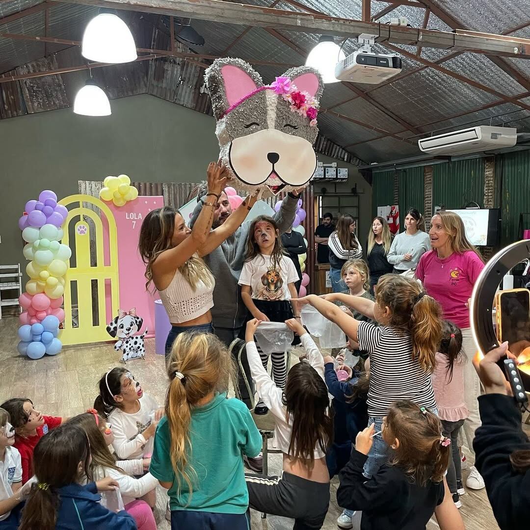 Nadie quiso perderse el momento de la piñata