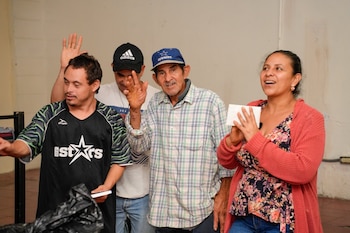 Carlos Humberto Morazán, un hondureño con síndrome de Down reportado como desaparecido, se reencontró con su familia en El Salvador. (Cortesía: PNC de El Salvador)