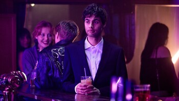 En seis capítulos de media