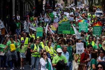 Profesores de la educación pública no universitaria durante una manifestación, a 11 de mayo de 2026, en Valencia. (Rober Solsona / Europa Press)