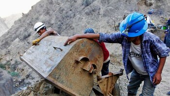 Para abordar la minería ilegal